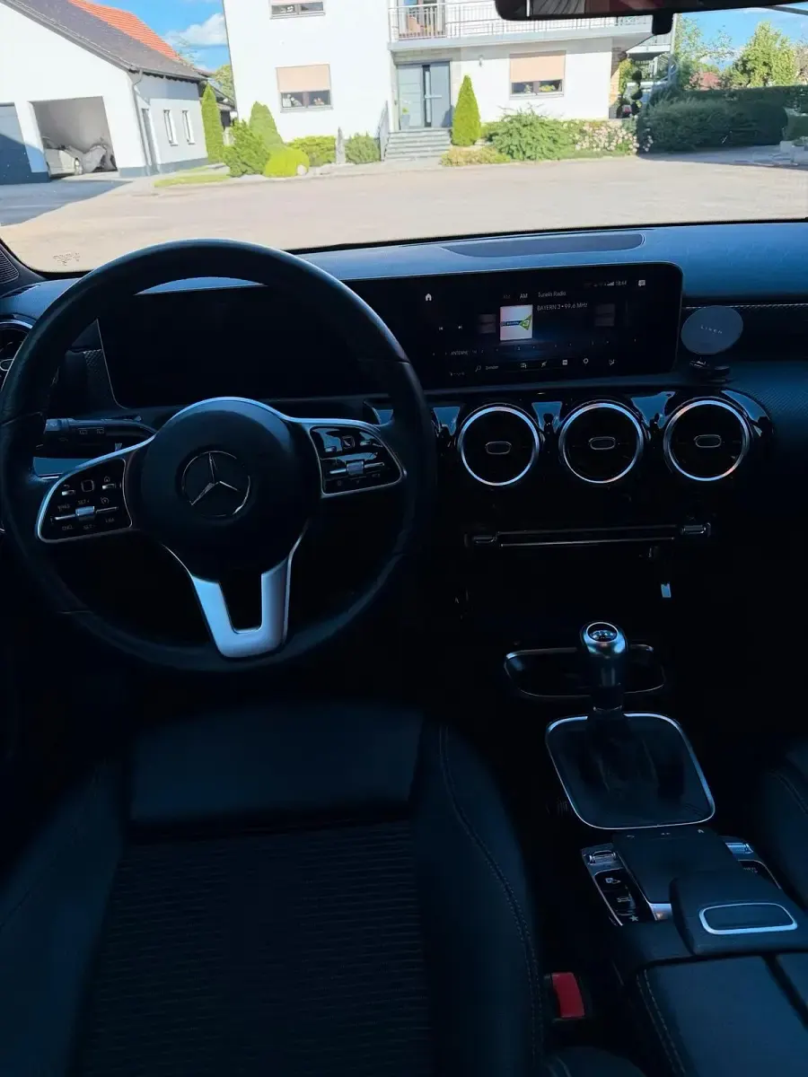 Gebraucht Mercedes A200 163 PS (119 kW) 2019 Schwarz Limousine