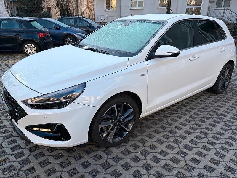 Gebraucht Hyundai i30 160 PS (117 kW) 2022 Weiß Limousine
