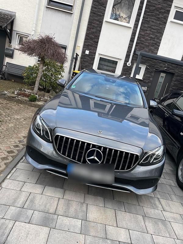 Gebraucht Mercedes E350 211 PS (155 kW) 2018 Grau Limousine