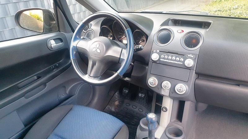 Gebraucht Mitsubishi Colt 75 PS (55 kW) 2006 Schwarz Kleinwagen