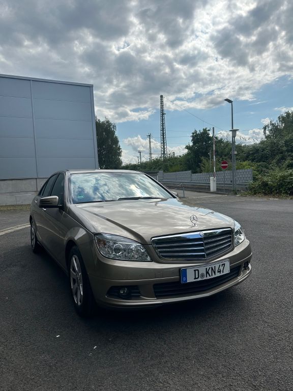 Gold Gebraucht 2009 Mercedes C200 Limousine | 9.000 € (Fairer Preis) - Bild 1/4