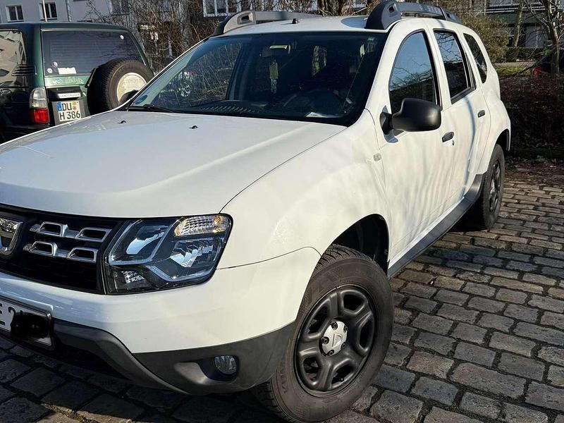 Weiß Gebraucht 2018 Dacia Duster Lauréate SUV | 9.999 € (Guter Preis) - Bild 1/4