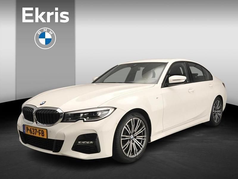 Weiß Gebraucht 2022 BMW 318 M Sport Limousine | 28.900 € (Guter Preis) - Bild 1/4