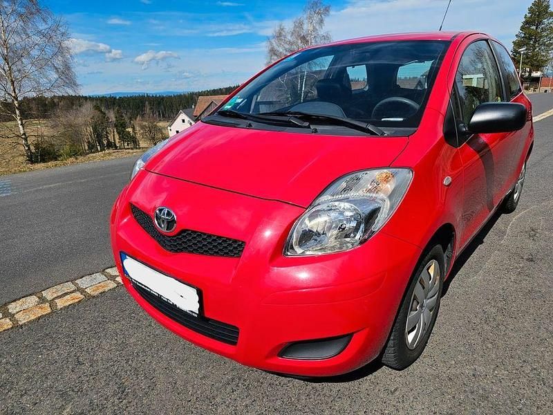 Gebraucht Toyota Yaris 69 PS (50 kW) 2009 Rot Kleinwagen