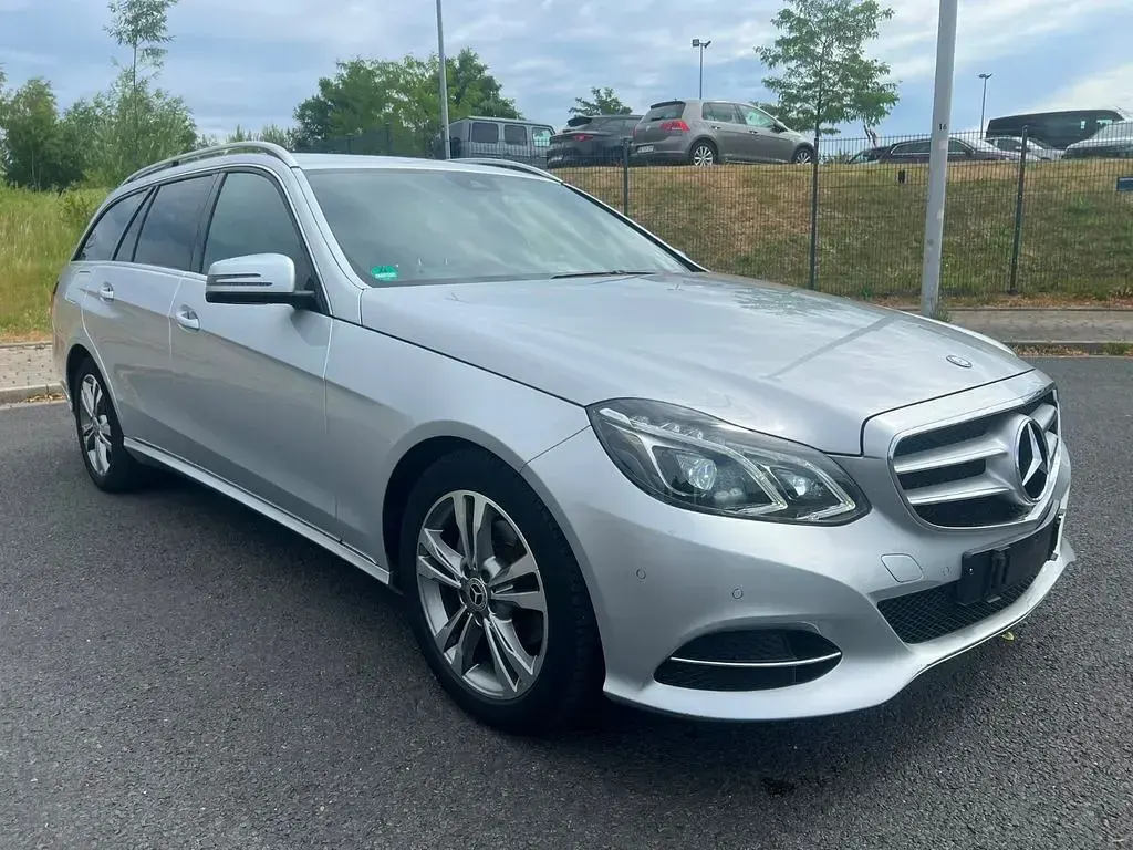Gebraucht Mercedes E200 Avantgarde 184 PS (135 kW) 2013 Silber Limousine