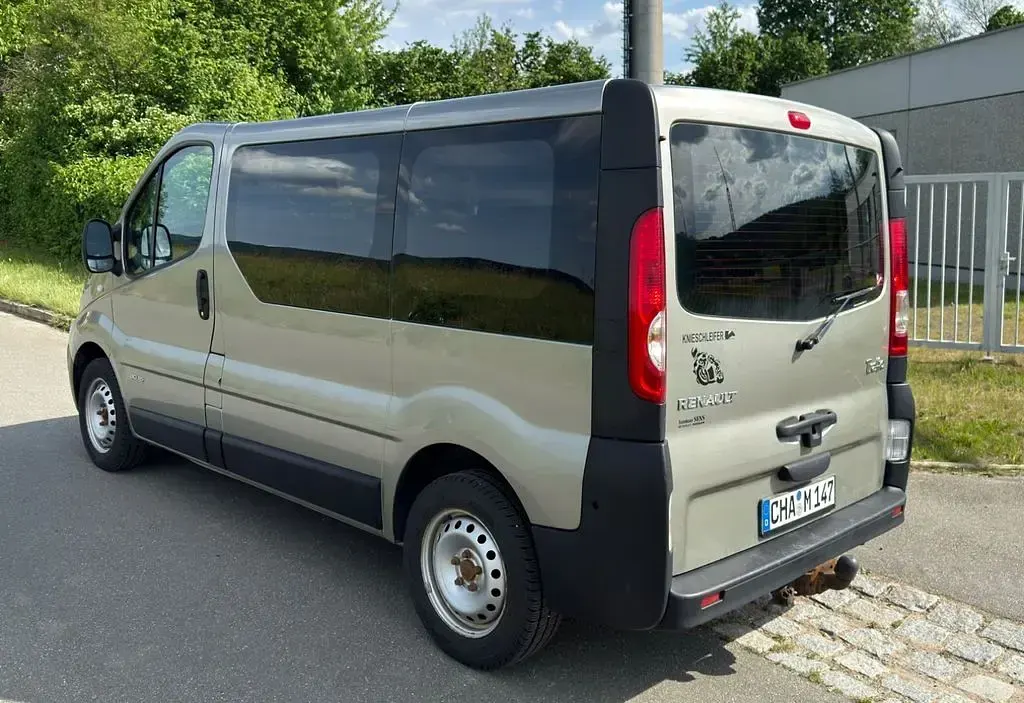 Gebraucht Renault Trafic 114 PS (83 kW) 2007 Braun Van / Kleinbus