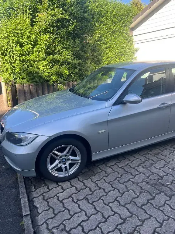 Gebraucht BMW 318 129 PS (94 kW) 2007 Silber Limousine