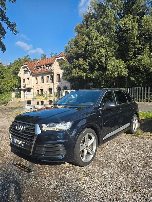 Blau Gebraucht 2018 Audi Q7 S-Line SUV | 30.600 € (Fairer Preis) - Bild 1/4