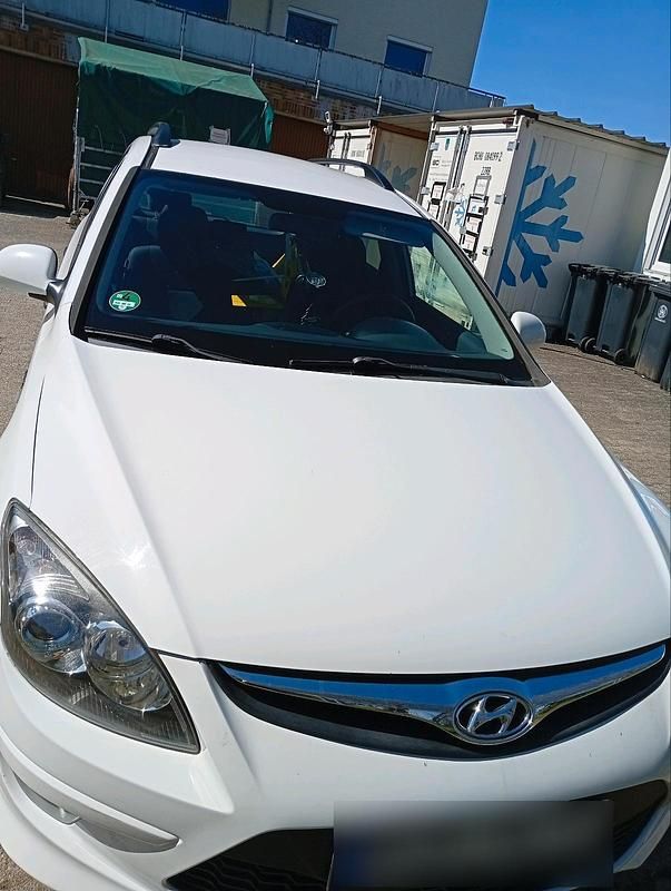 Gebraucht Hyundai i30 116 PS (85 kW) 2011 Weiß Kombi