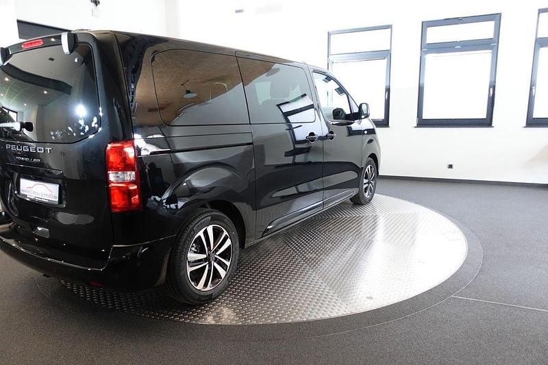 Neu Peugeot Traveller 179 PS (131 kW) 2026 Schwarz Van / Kleinbus