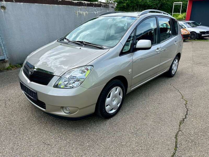 Silber Gebraucht 2004 Toyota Corolla Verso Sol Van / Kleinbus | 3.490 € (Fairer Preis) - Bild 1/4