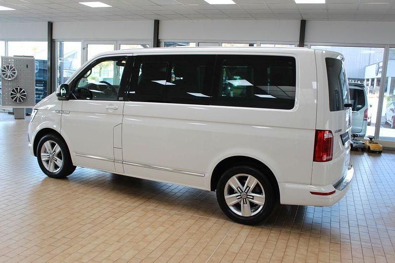 Second-hand VW Multivan Generation Six 150 CP (110 kW) 2015 Alb Monovolum