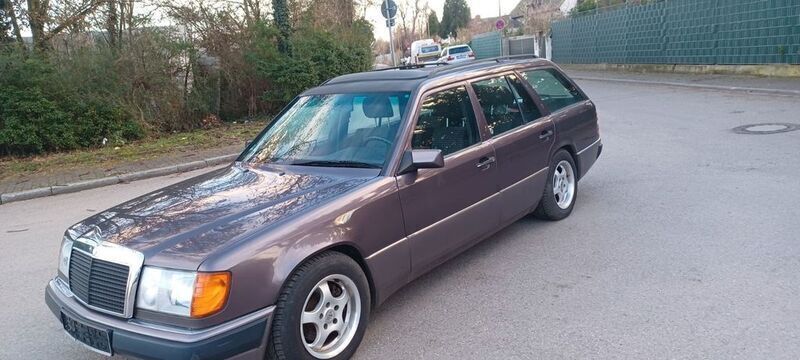 Gebraucht Mercedes E230 132 PS (97 kW) 1992 Violet Kombi