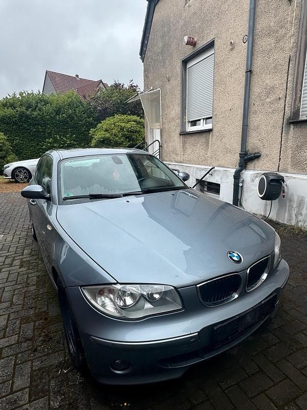 Andere außenfarben Gebraucht 2005 BMW 120 Kleinwagen | 2.850 € - Bild 1/4