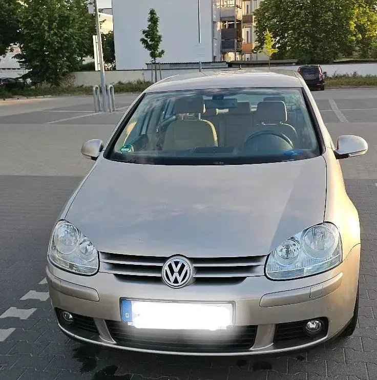 Gebraucht VW Golf V 105 PS (77 kW) 2005 Gold Kleinwagen