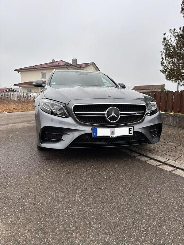 Gebraucht Mercedes E300 AMG 194 PS (142 kW) 2021 Grau Kombi