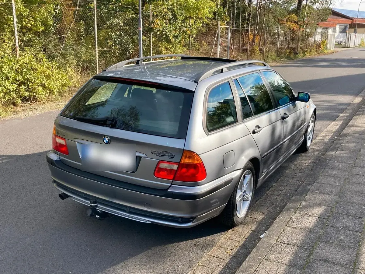 Gebraucht BMW 316 116 PS (85 kW) 2004 Grau Kombi