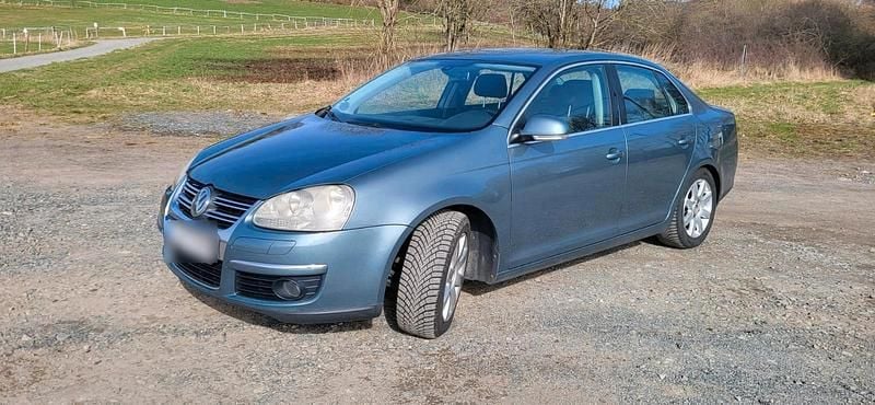 Second-hand VW Jetta 130 CP (95 kW) 2006 Verde Berlinǎ