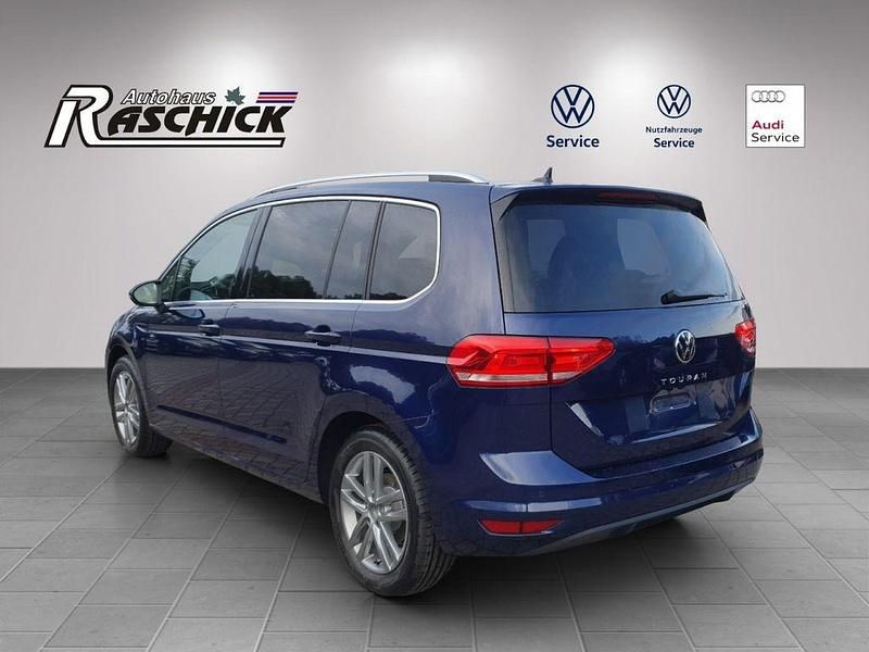 Gebraucht VW Touran Comfortline 150 PS (110 kW) 2024 Atlantikblau Van / Kleinbus