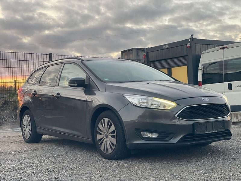 Grau Gebraucht 2017 Ford Focus Business Edition Kombi | 4.500 € (Superpreis) - Bild 1/4