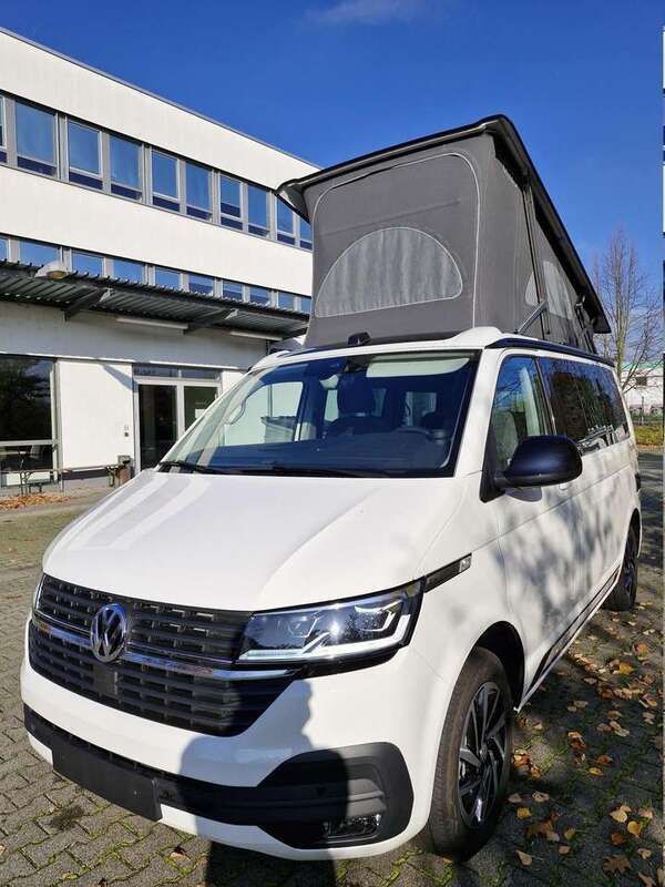 Candyweiß / dach schwarz Gebraucht 2023 VW T6.1 California Van | 69.689 € - Bild 1/4