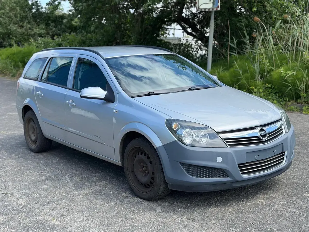 Gebraucht Opel Astra 140 PS (102 kW) 2008 Silber Kombi
