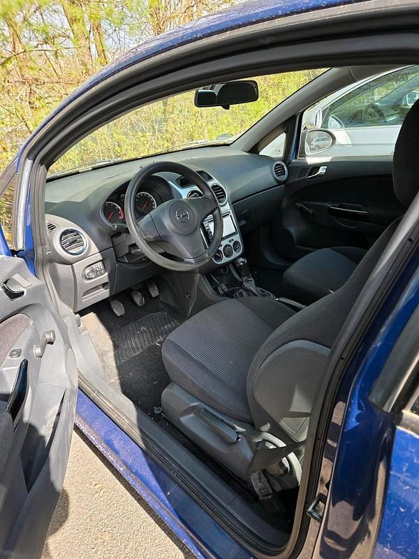 Second-hand Opel Corsa 75 CP (55 kW) 2012 Albastru Hatchback