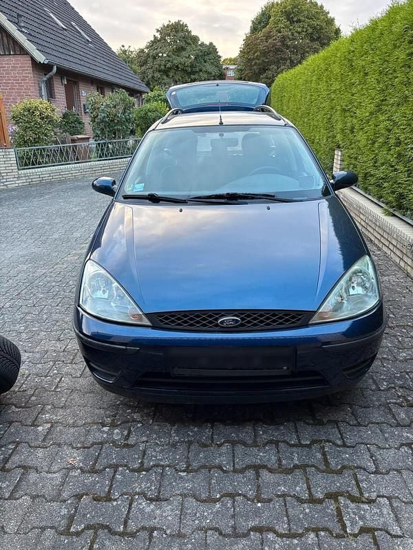 Blau Gebraucht 2004 Ford Focus Kombi | 1.000 € (Guter Preis) - Bild 1/4