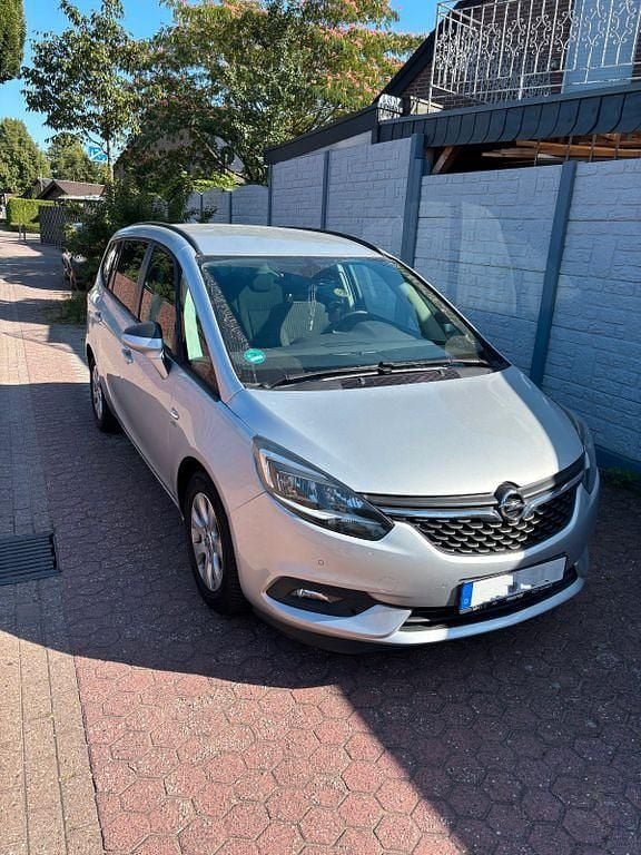 Grau Gebraucht 2017 Opel Zafira Edition Van / Kleinbus | 8.950 € (Guter Preis) - Bild 1/4