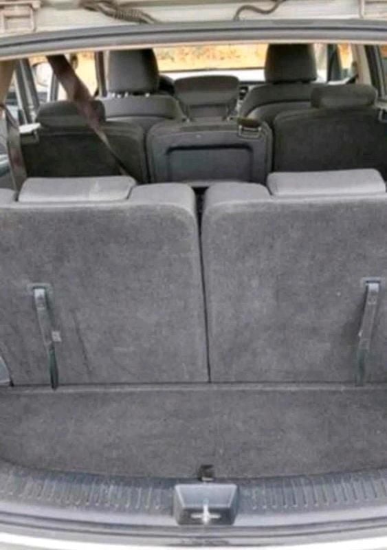 Gebraucht Kia Carens 134 PS (98 kW) 2014 Silber Van / Kleinbus