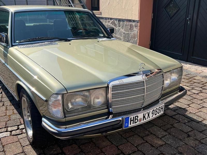 Grün Gebraucht 1984 Mercedes 280 Coupé | 19.990 € - Bild 1/4