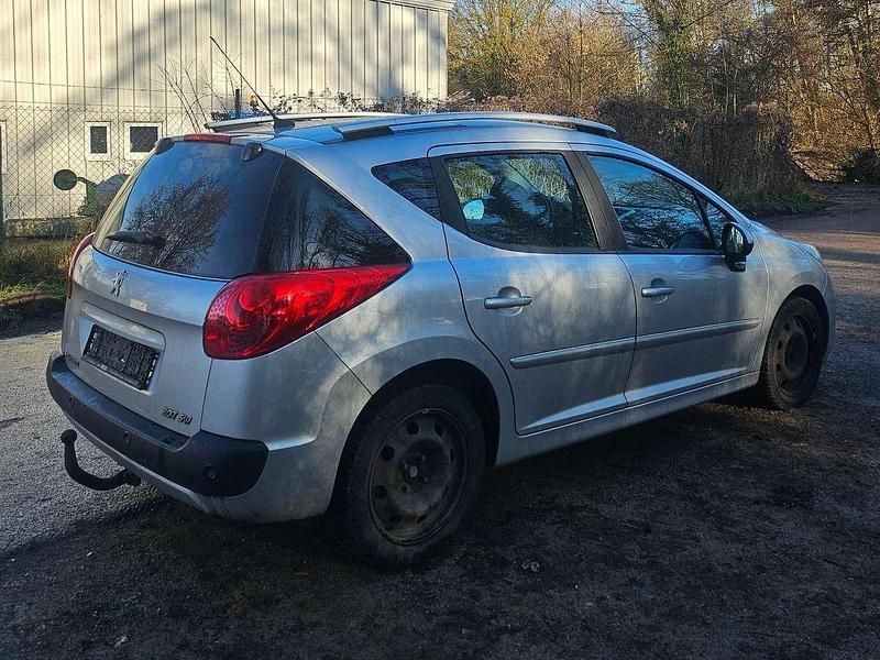 Silber Gebraucht 2010 Peugeot 207 Premium Kombi | 1.500 € (Guter Preis) - Bild 1/4