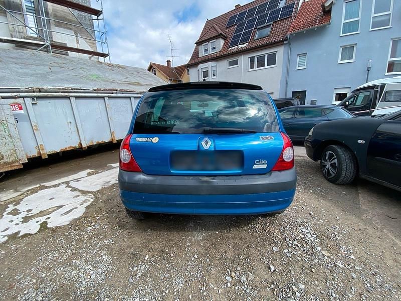 Gebraucht Renault Clio II 98 PS (72 kW) 2002 Blau Kleinwagen