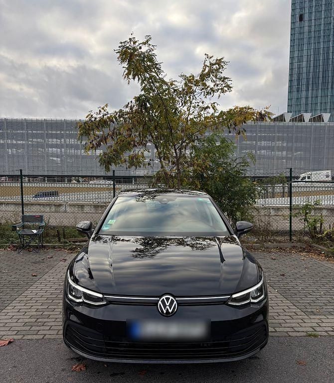 Schwarz Gebraucht 2022 VW Golf VIII Life Limousine | 20.500 € (Guter Preis) - Bild 1/4