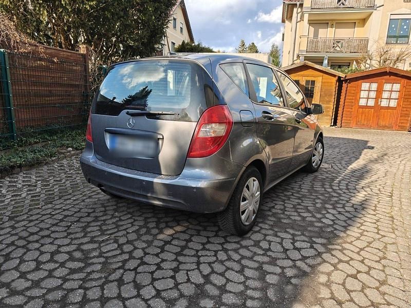 Gebraucht Mercedes A180 Elegance 116 PS (85 kW) 2010 Grau Kleinwagen