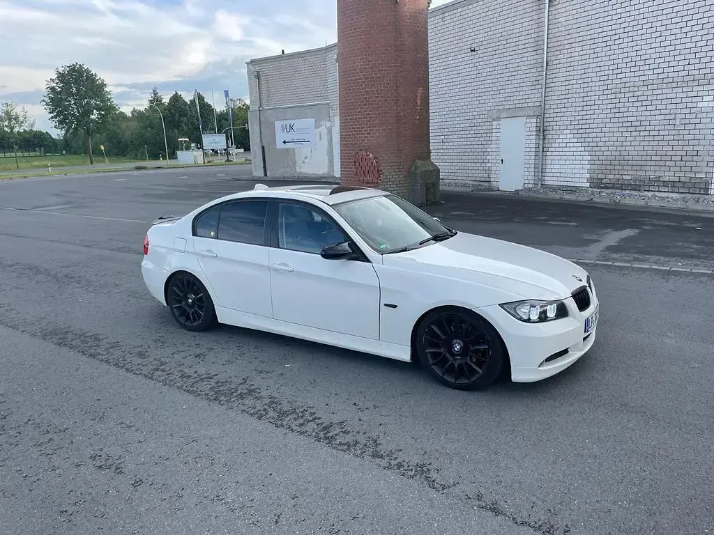Używany BMW 325 218 KM (160 kW) 2006 Biały Sedan/Limuzyna