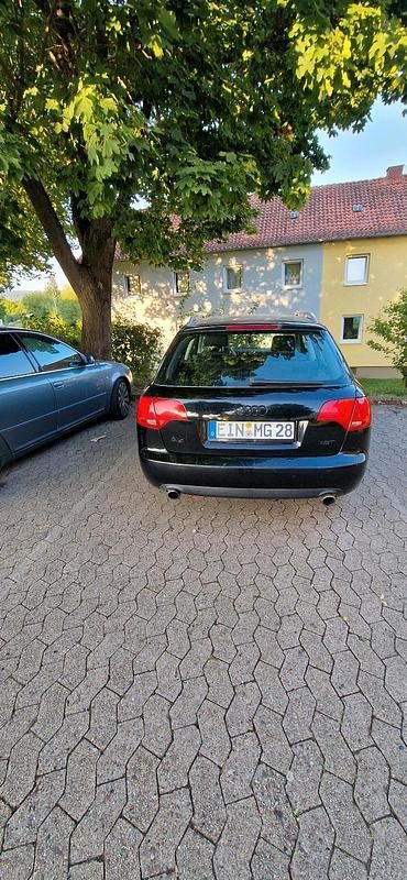 Schwarz Gebraucht 2005 Audi A4 Kombi | 1.000 € - Bild 1/4