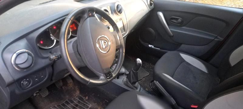 Gebraucht Dacia Sandero 90 PS (66 kW) 2016 Rot Kleinwagen