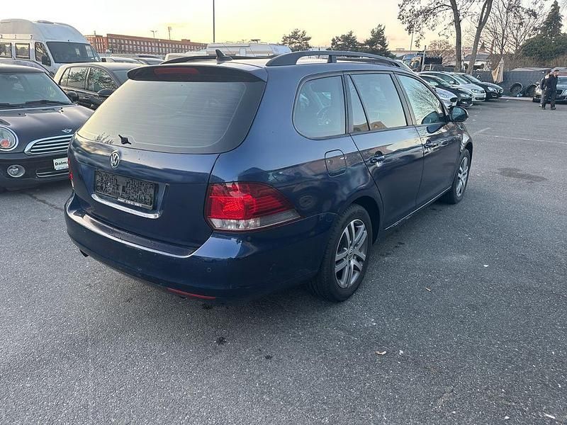 Gebraucht VW Golf VI Match 105 PS (77 kW) 2012 Blau Kleinwagen