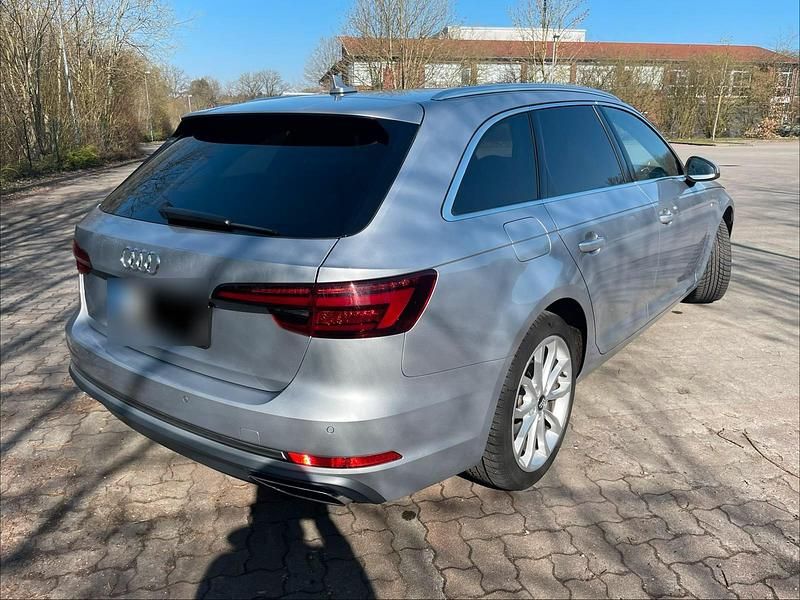 Gebraucht Audi A4 150 PS (110 kW) 2019 Silber Kombi