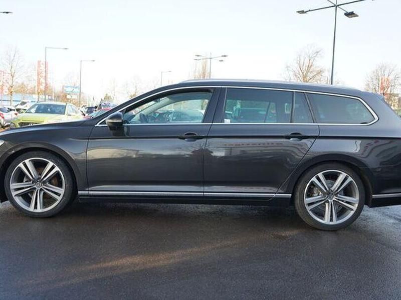 Gebraucht VW Passat Highline 150 PS (110 kW) 2018 Mangangrau metallic Kombi