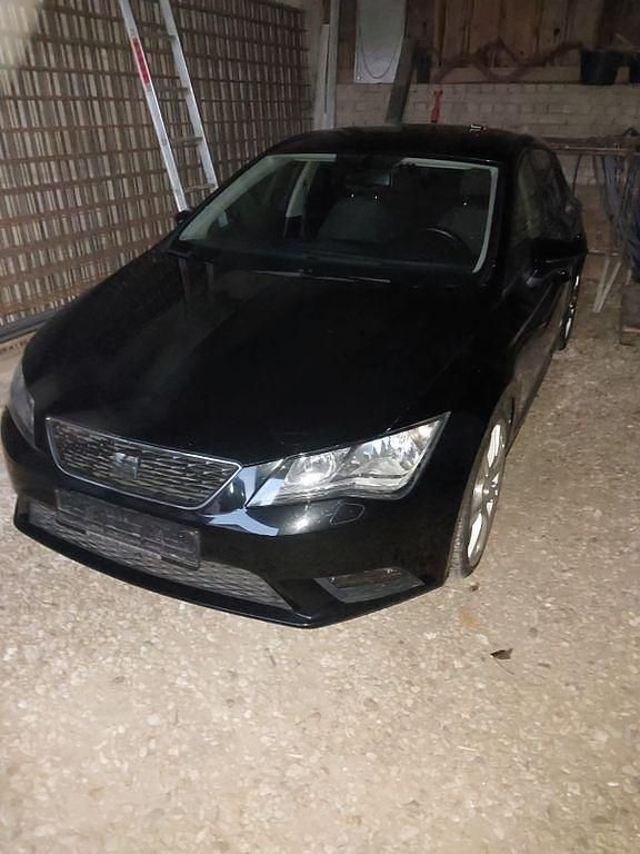 Schwarz Gebraucht 2013 Seat Leon Reference Limousine | 4.700 € (Guter Preis) - Bild 1/4