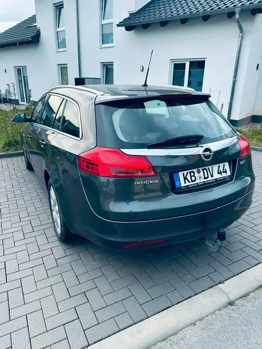 Gebraucht Opel Insignia 160 PS (117 kW) 2010 Grau Kombi