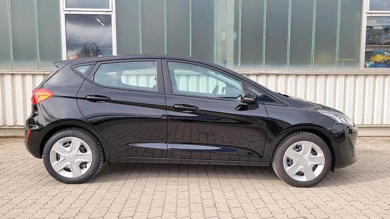 Gebraucht Ford Fiesta Cool & Connect 70 PS (51 kW) 2018 Schwarz Kleinwagen