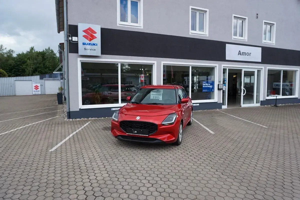 Gebraucht Suzuki Swift Comfort 83 PS (61 kW) 2025 Rot Kleinwagen