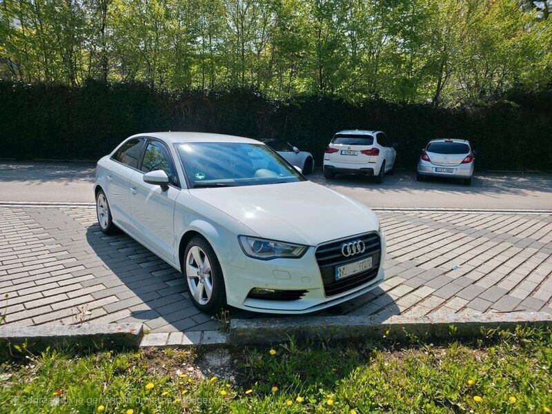 Weiß Gebraucht 2016 Audi A3 Sportback Ambition Limousine | 17.500 € (Teuer) - Bild 1/4