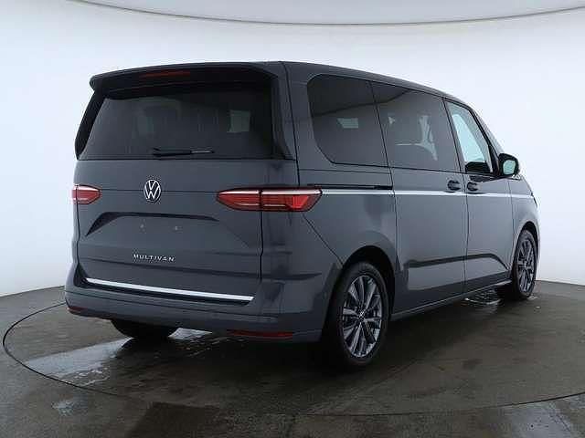 Gebraucht VW Multivan Style 150 PS (110 kW) 2025 Pure grey Van