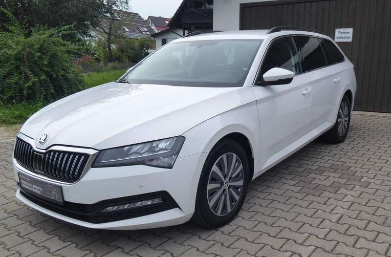 Candyweiß sonderlackierung Gebraucht 2021 Skoda Superb Ambition Kombi | 20.499 € (Fairer Preis) - Bild 1/4
