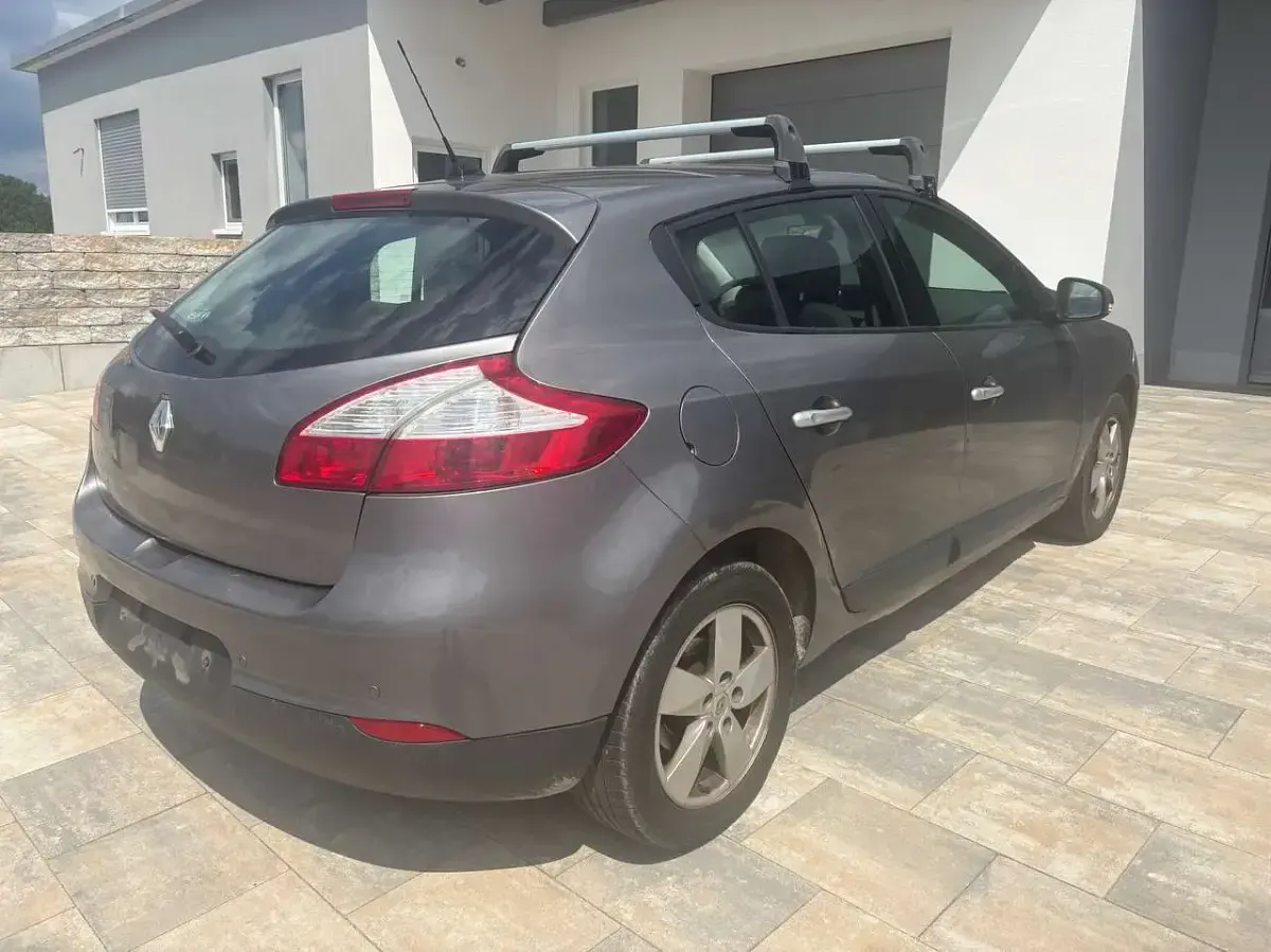 Gebraucht Renault Mégane III Dynamique 131 PS (96 kW) 2010 Grau cassiopee Kleinwagen