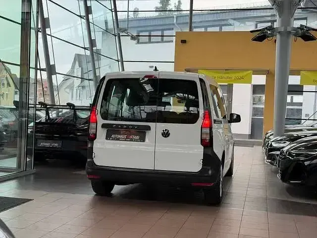 Käytetty VW Caddy 122 HP (89 kW) 2022 Valkoinen Tila-auto